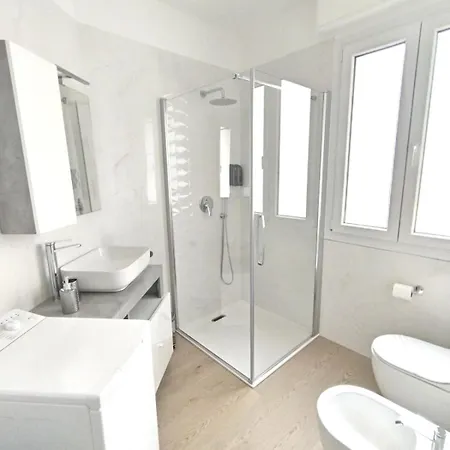 Nuovo Trilocale Nel Cuore Di Apartamento Alassio